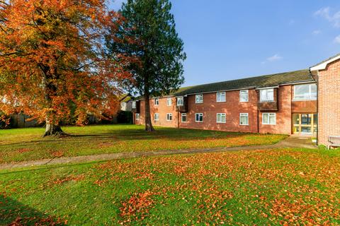 Washbury House, Newbury, RG14 2 bed flat for sale