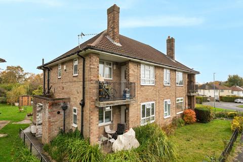 Raynel Drive, Ireland Wood, Leeds, LS16 2 bed flat for sale