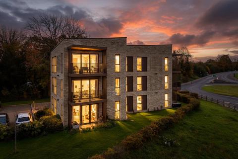 Rocky Lane, Haywards Heath 2 bed flat for sale