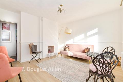 Verderers Road, Chigwell, Essex 2 bed semi