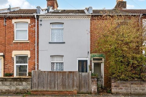 Queens Road, Hampshire PO12 3 bed terraced house for sale