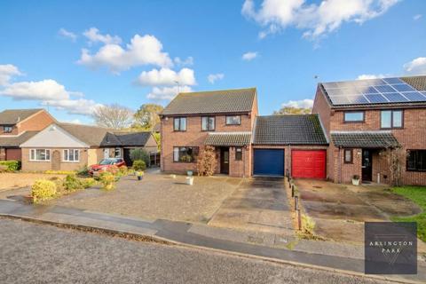 Laxfield Way, Lowestoft NR33 3 bed link detached house for sale