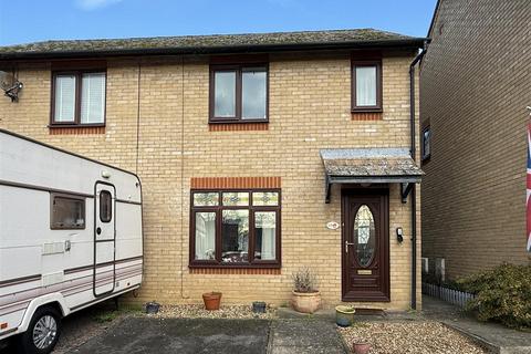Alabaster Close, Ipswich IP7 3 bed semi