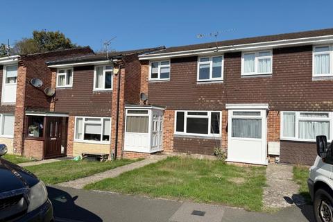 16 Mead Close, Romsey, Hampshire 3 bed terraced house for sale