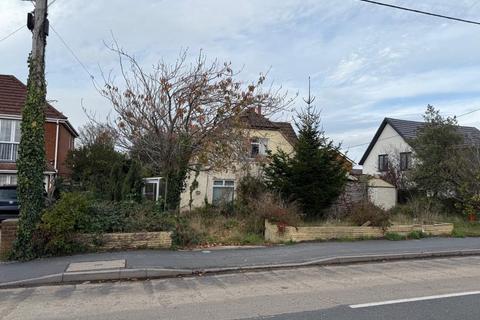 93 Hightown Road, Ringwood, Hampshire 3 bed detached house for sale