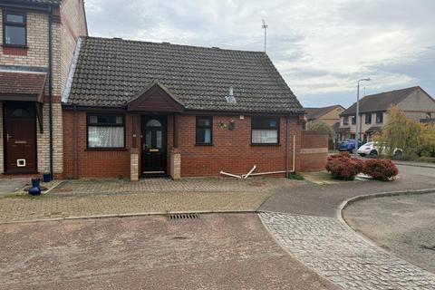 20 The Paddocks, Halesworth, Suffolk 2 bed bungalow for sale