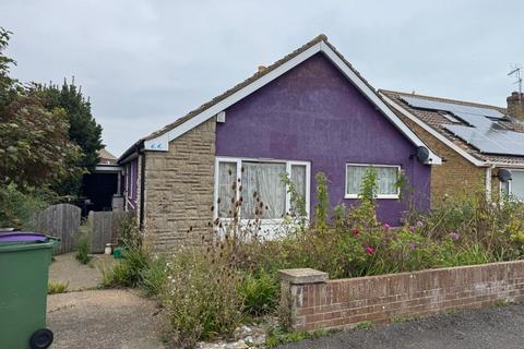 22 Tritton Gardens, Dymchurch, Romney... 3 bed detached bungalow for sale