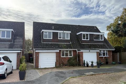 16 Glenbrook Walk, Fareham, Hampshire 3 bed semi