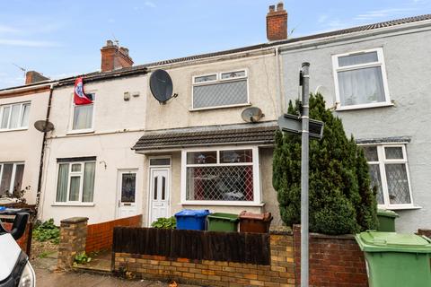 Gilby Road, Grimsby, DN31 2 bed terraced house for sale
