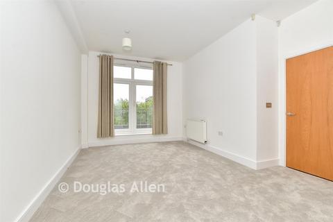 High Street, Wickford, Essex 2 bed flat for sale