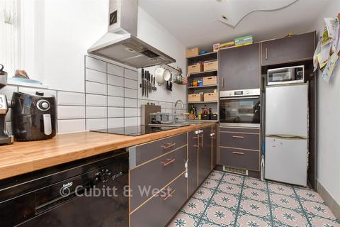 Grange Vale, Sutton, Surrey 2 bed flat for sale