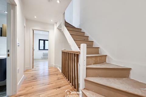 Sevenoaks Way, Orpington BR5 4 bed semi