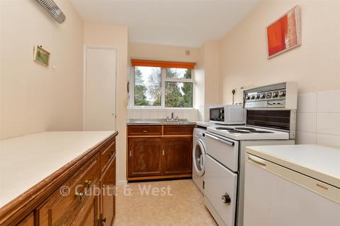 Albion Road, Sutton, Surrey 2 bed ground floor flat for sale