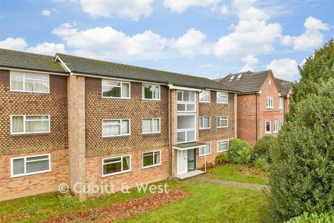 Albion Road, Sutton, Surrey 2 bed ground floor flat for sale