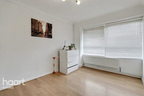 Eastern Avenue, Ilford 3 bed apartment for sale