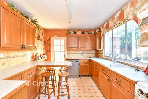 Ferndale, Waterlooville, Hampshire 3 bed detached house for sale