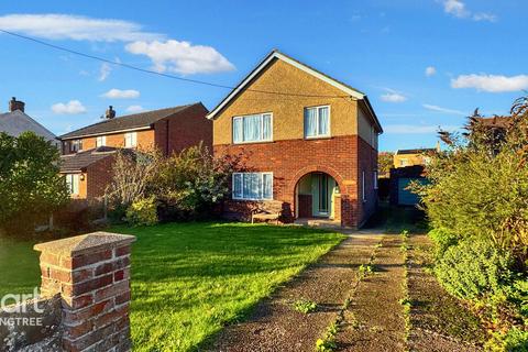 Colchester Road, Wix, Manningtree, Essex 3 bed detached house for sale