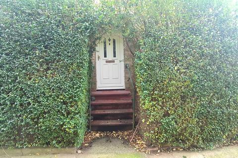 Grove Road, New Barnet/Cockfosters EN4 2 bed maisonette for sale