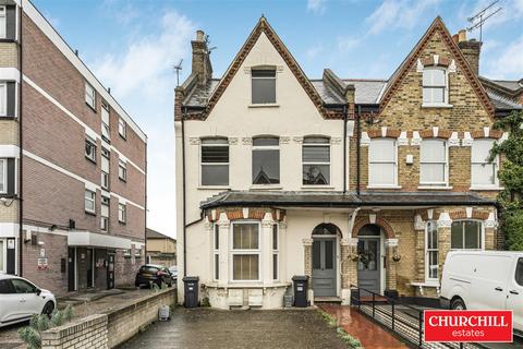 Cambridge Road, Wanstead 3 bed flat for sale