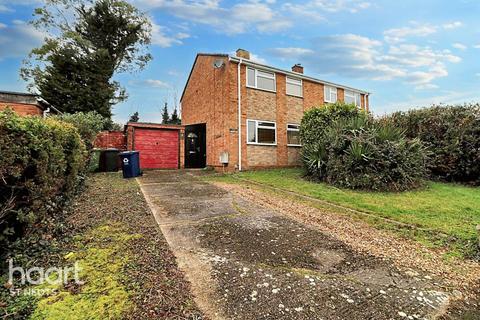 Laxton Close, Eaton Ford 3 bed semi