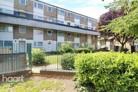 Dunedin Way, Hayes 3 bed flat for sale