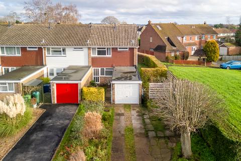 Willoughbys Walk, High Wycombe HP13 3 bed end of terrace house for sale