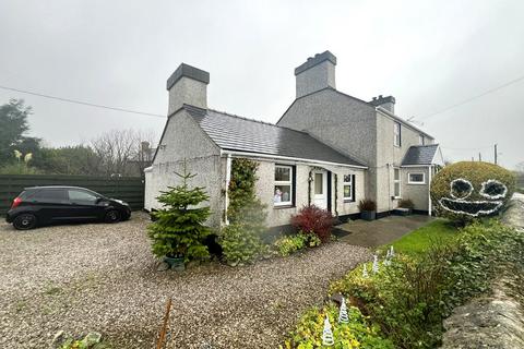 B5420, Penmynydd, Anglesey, LL61 4 bed detached house for sale