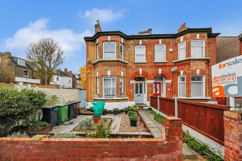 Chelmsford Road, Leytonstone.E11 3 bed flat for sale