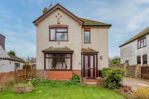 Long Road, Lowestoft 2 bed detached house for sale