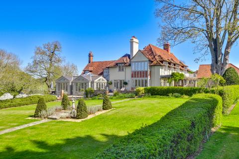 Wolseys Chase, Duton Hill 5 bed detached house for sale
