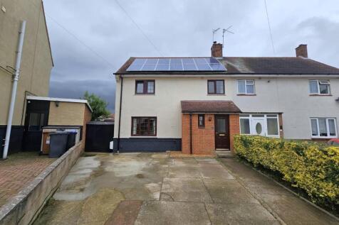 Gloucester Close, Delapre NN4 3 bed semi