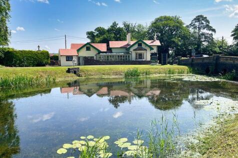 Hafod Lodge, Hensol, Pontyclun CF72 8JX 5 bed lodge for sale