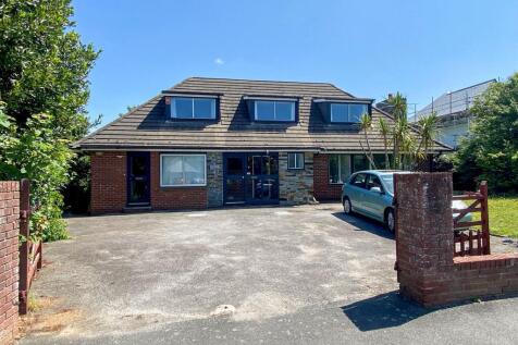 6 bedroom detached house for sale