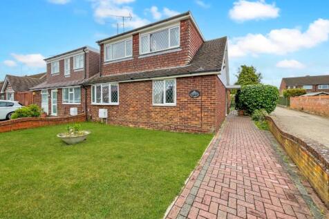 Cloisters Road, Luton, Bedfordshire... 4 bed bungalow for sale