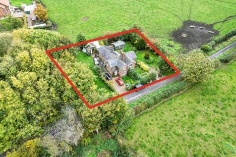 6 bedroom detached house for sale