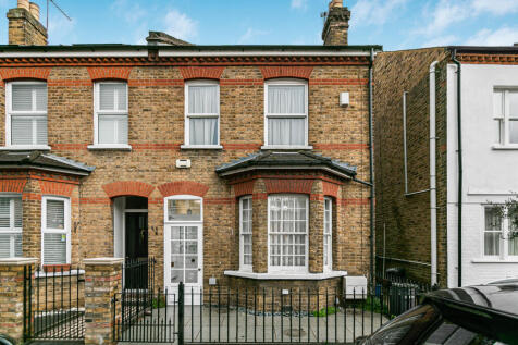 2 bedroom semi-detached house for sale