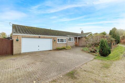 Blackheath, Halesworth IP19 3 bed detached bungalow for sale