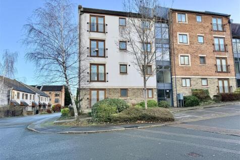 Greenlea Court, Huddersfield, HD5 8QB 2 bed apartment for sale