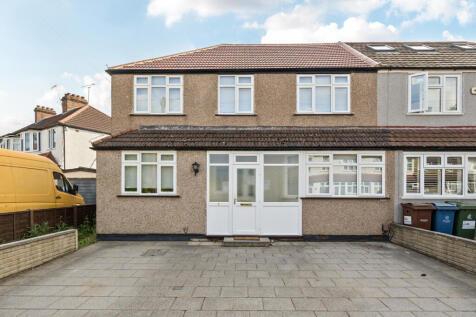 5 bedroom semi-detached house for sale