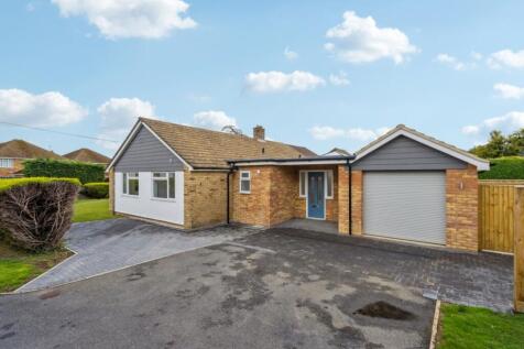 1 Burdett Drive, High Wycombe HP14 4 bed detached bungalow for sale