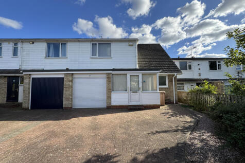 3 bedroom semi-detached house for sale