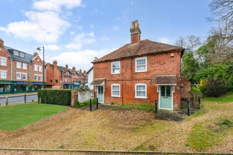 High Street, Lyndhurst, SO43 4 bed cottage for sale
