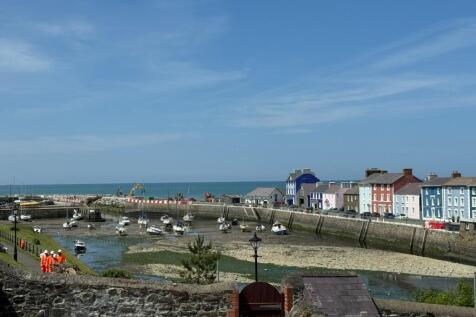 2 Belle Vue Gardens, Aberaeron, SA46 3 bed townhouse for sale