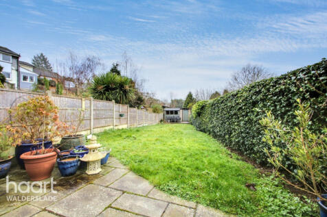 Prince Charles Avenue, Chatham 4 bed semi