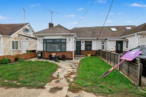 Malvern Avenue, Canvey Island SS8 2 bed semi