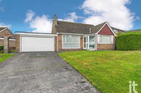 Chatsworth Road, High Lane... 3 bed detached bungalow for sale
