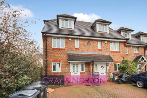 4 bedroom end of terrace house for sale