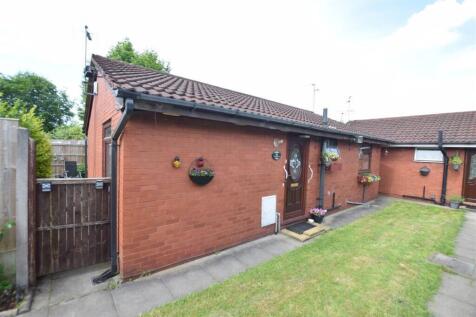 Shadwell Street East, Heywood... 2 bed detached bungalow for sale