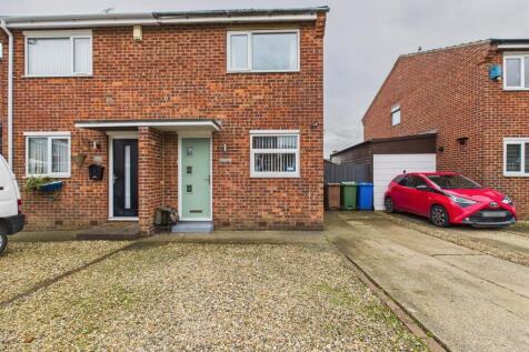 2 bedroom semi-detached house for sale