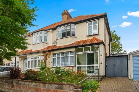 Wandle Court Gardens, Beddington 3 bed semi